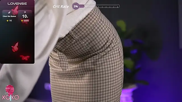 Snapshot of SerenaNoir chatting on October 2, 5:45 am SerenaNoir online show from October 2, 5:45 am