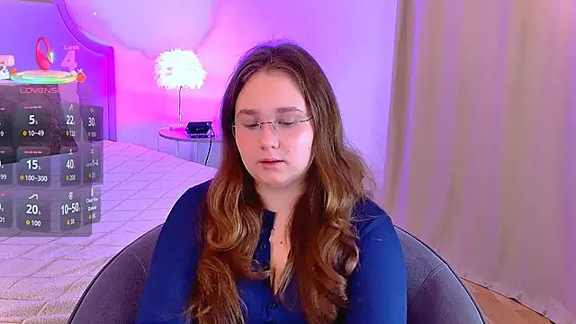 Snapshot of VelvetVixenCute chatting on October 2, 5:23 am VelvetVixenCute online show from October 2, 5:23 am