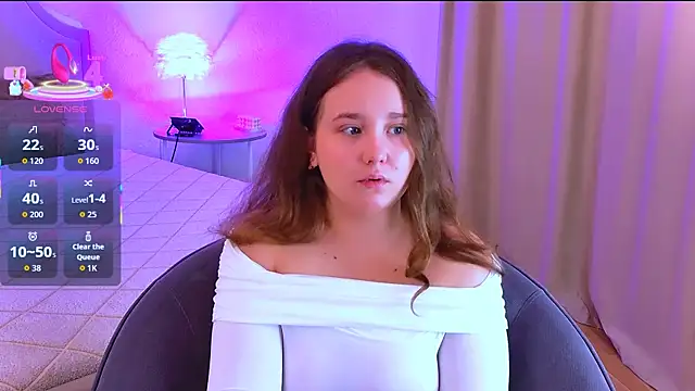 Snapshot of VelvetVixenCute chatting on October 5, 5:34 am VelvetVixenCute online show from October 5, 5:34 am