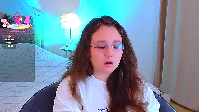 Snapshot of VelvetVixenCute chatting on September 23, 5:38 am VelvetVixenCute online show from September 23, 5:38 am