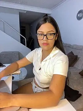 Snapshot of lunita_sweet5 chatting on October 11, 1:54 am lunita sweet5 online show from October 11, 1:54 am