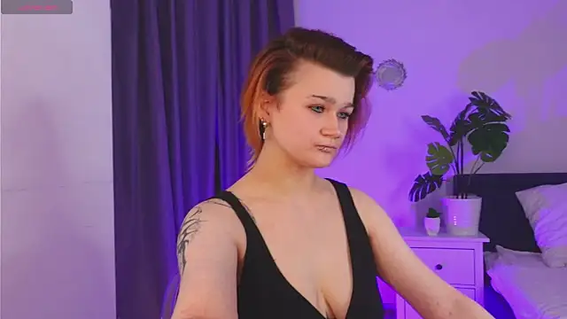 Snapshot of Peach_Avalanche chatting on October 9, 8:57 pm Peach Avalanche online show from October 9, 8:57 pm