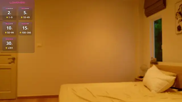 Snapshot of PhantomLace chatting on October 28, 11:31 pm PhantomLace online show from October 28, 11:31 pm