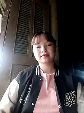 Snapshot of XoiXoi232 chatting on October 14, 10:07 am XoiXoi232 online show from October 14, 10:07 am