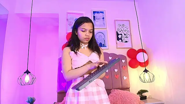 Isabelgh  online show from February 14, 4:03 am