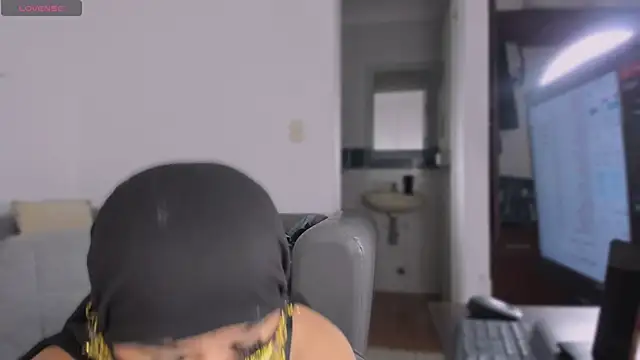 Snapshot of May_hadi chatting on October 11, 12:19 pm May hadi online show from October 11, 12:19 pm