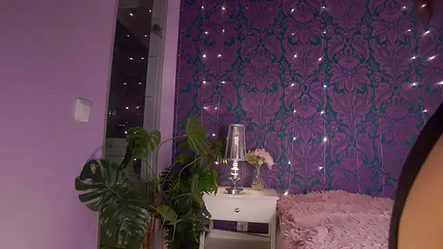 CherrRoses online show from October 4, 5:39 pm