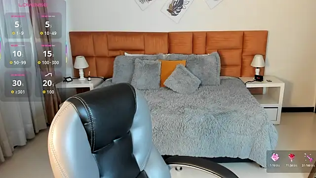 Snapshot of Catti_Brie chatting on October 14, 12:08 pm Catti Brie online show from October 14, 12:08 pm