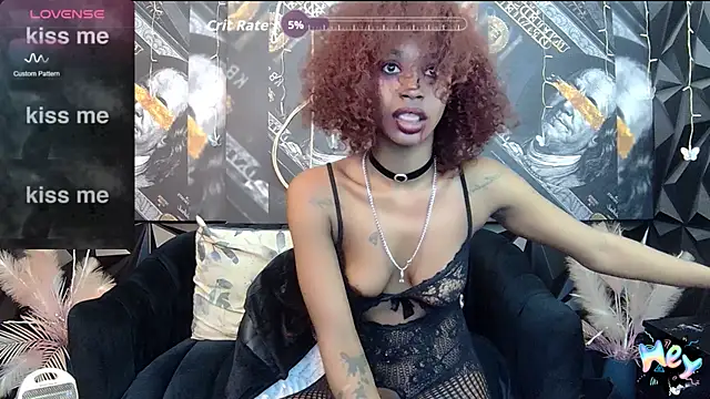 Snapshot of Lilmisbaddyxxx chatting on October 31, 9:41 pm Lilmisbaddyxxx online show from October 31, 9:41 pm