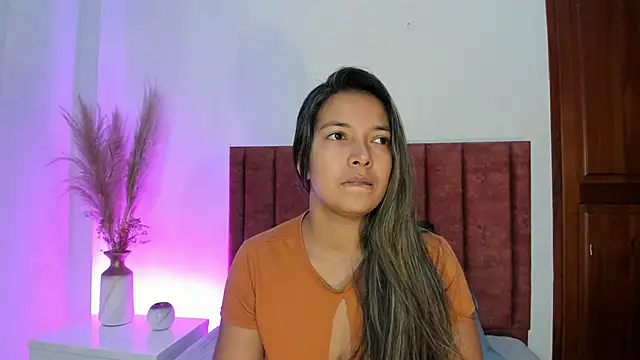 EllieFontanes online show from September 18, 6:39 pm