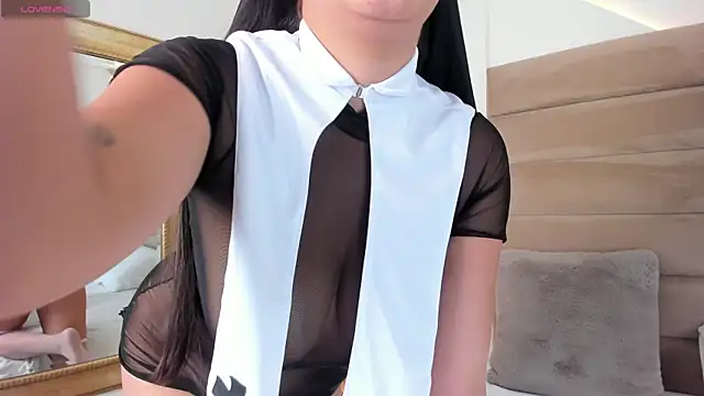 Snapshot of CarolineLee_ chatting on October 30, 11:28 pm CarolineLee online show from October 30, 11:28 pm