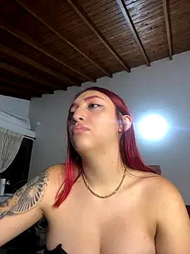 Snapshot of Paulina-Wells chatting on October 9, 1:32 am Paulina-Wells online show from October 9, 1:32 am