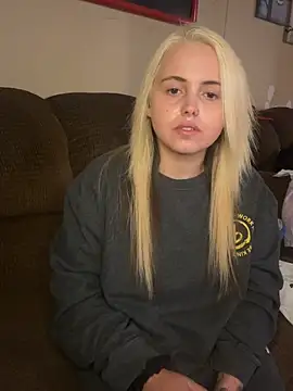 JuicyExxxperience online show from March 5, 2:13 pm