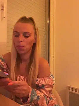 BrumeLove online show from June 10, 7:56 pm