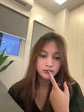 LanySylvia online show from April 16, 10:15 am