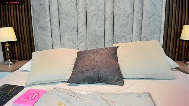 emily arias online show from November 5, 11:48 am