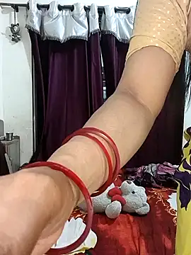 MEERAcle online show from March 4, 4:13 pm