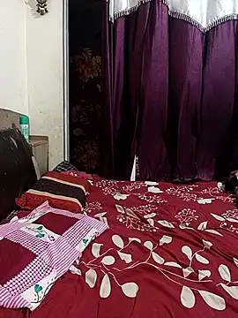 MEERAcle online show from April 15, 4:18 pm