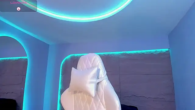 ZahaRose online show from October 1, 7:30 pm