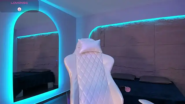 ZahaRose online show from September 25, 4:50 pm