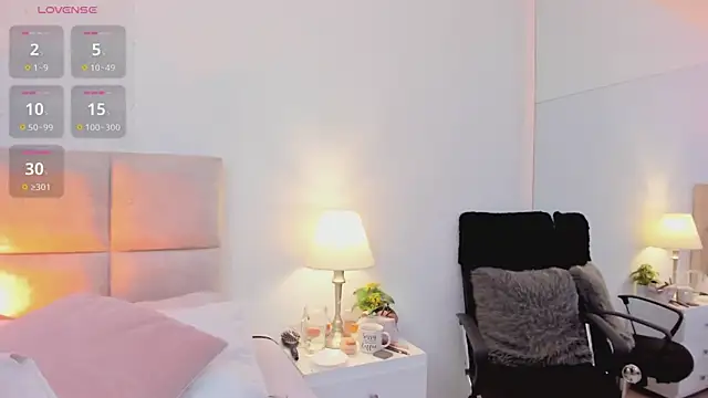 AbbySaennz online show from October 15, 8:00 pm