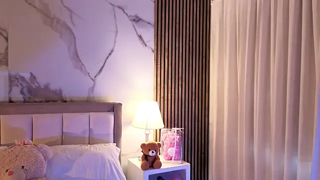 Snapshot of LunaRosse_ chatting on October 17, 12:19 pm LunaRosse online show from October 17, 12:19 pm