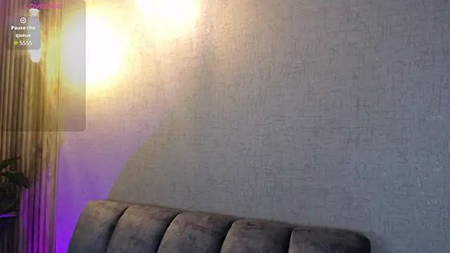 KimGarces online show from November 4, 8:14 pm