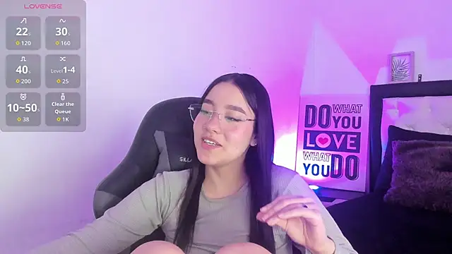 KimGarces online show from September 13, 8:50 pm