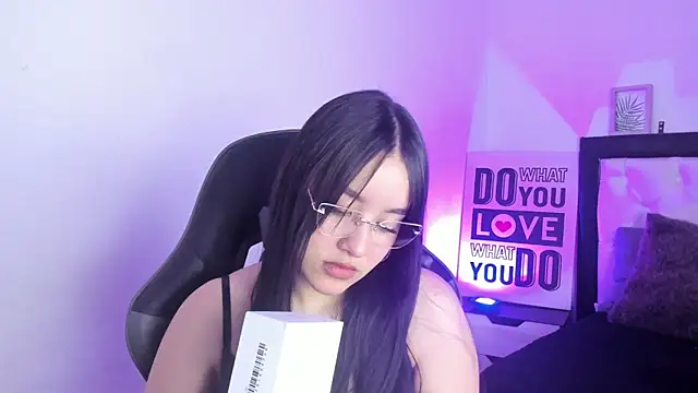 KimGarces online show from September 17, 9:02 pm