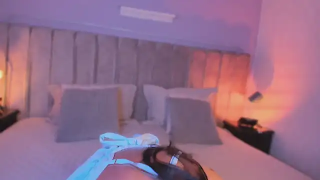 Snapshot of Larra_Scott_ chatting on October 31, 9:30 pm Larra Scott online show from October 31, 9:30 pm