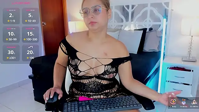 MikaelaStone online show from November 30, 12:53 pm