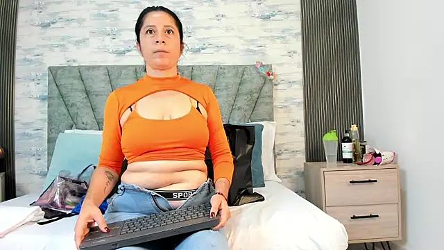 ShanelEvans online show from January 16, 4:25 pm