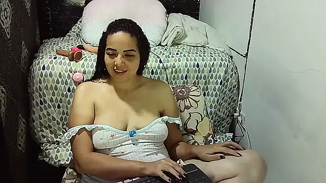 Snapshot of _naughty_milf chatting on October 9, 9:24 am naughty milf online show from October 9, 9:24 am