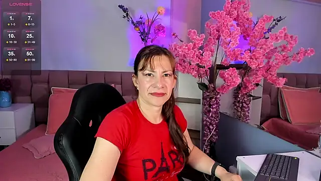 Snapshot of AmaraMoon_ chatting on October 9, 8:35 pm AmaraMoon  online show from October 9, 8:35 pm