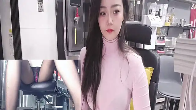 Snapshot of Eileen-L chatting on October 4, 1:00 am Eileen-L online show from October 4, 1:00 am