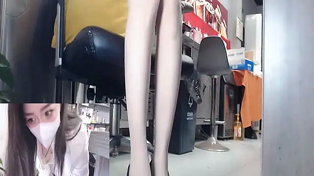 Snapshot of Eileen-L chatting on September 30, 2:17 am Eileen-L online show from September 30, 2:17 am