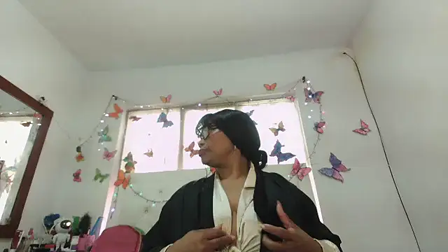 Snapshot of yhazan_blake88 chatting on October 6, 12:22 pm yhazan blake88 online show from October 6, 12:22 pm