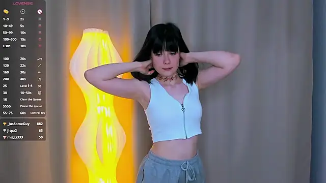 Honeey Beee online show from September 24, 7:35 pm