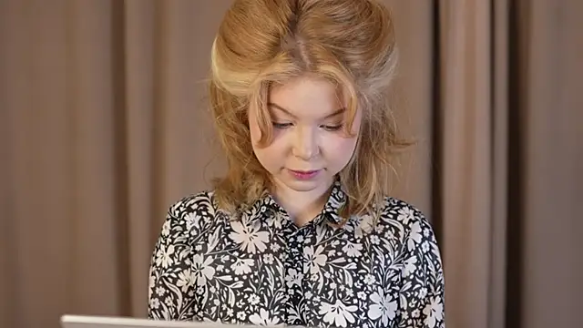 Stella Vanila online show from October 7, 12:37 am