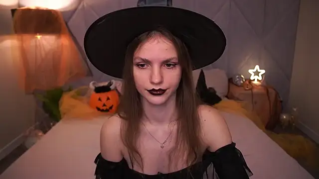 Snapshot of PussyOnLuck chatting on October 31, 7:23 am PussyOnLuck online show from October 31, 7:23 am