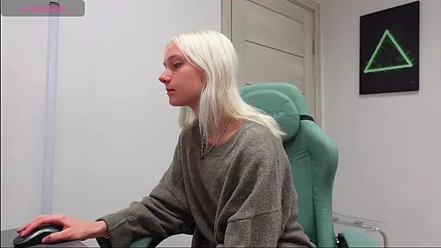 Snapshot of Laura_Chaplin chatting on September 28, 5:58 am Laura Chaplin online show from September 28, 5:58 am