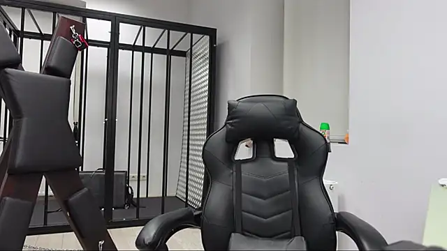 Snapshot of Laura_Chaplin chatting on October 20, 4:32 pm Laura Chaplin online show from October 20, 4:32 pm