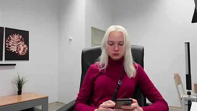 Snapshot of Laura_Chaplin chatting on September 20, 5:50 am Laura Chaplin online show from September 20, 5:50 am