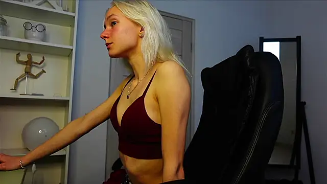 Snapshot of Laura_Chaplin chatting on September 24, 2:27 pm Laura Chaplin online show from September 24, 2:27 pm