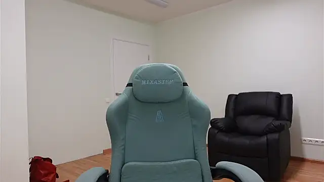 Snapshot of Laura_Chaplin chatting on October 25, 4:36 pm Laura Chaplin online show from October 25, 4:36 pm