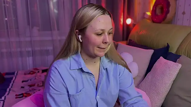 Estella Elwood online show from April 1, 3:53 pm