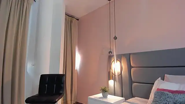 Snapshot of AelinDuvalier chatting on October 21, 7:29 pm AelinDuvalier online show from October 21, 7:29 pm