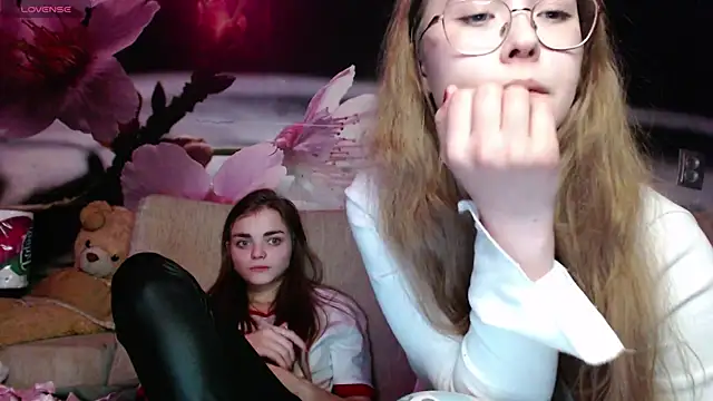 MandyMils online show from October 19, 8:22 pm