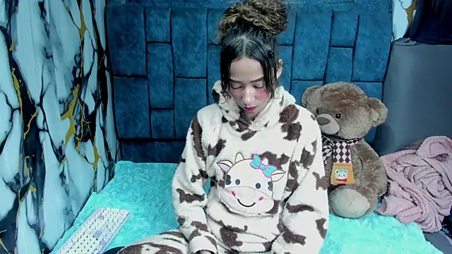 ValentinaKlean online show from June 4, 1:11 am
