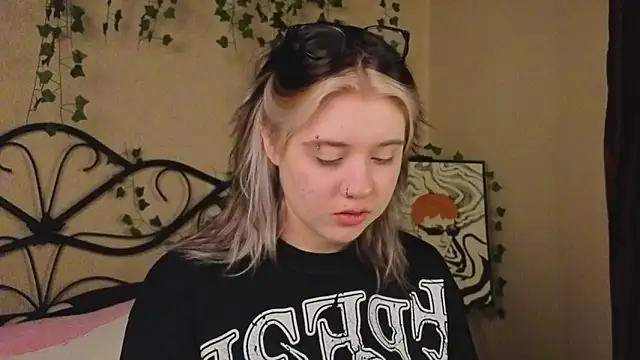 Snapshot of IrisSoCute chatting on October 29, 7:56 am IrisSoCute online show from October 29, 7:56 am